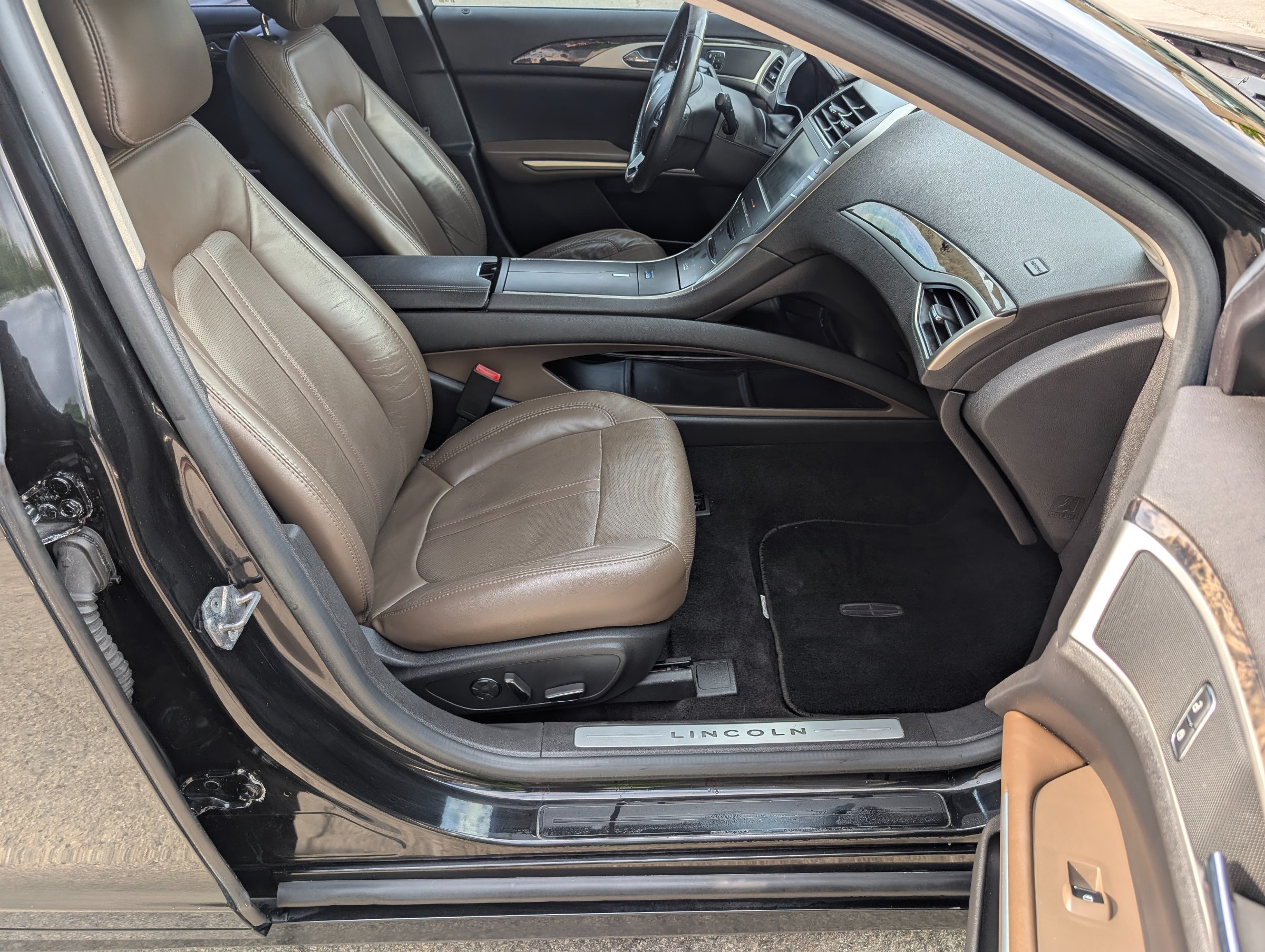 2014 Lincoln MKZ Hybrid - Photo 17